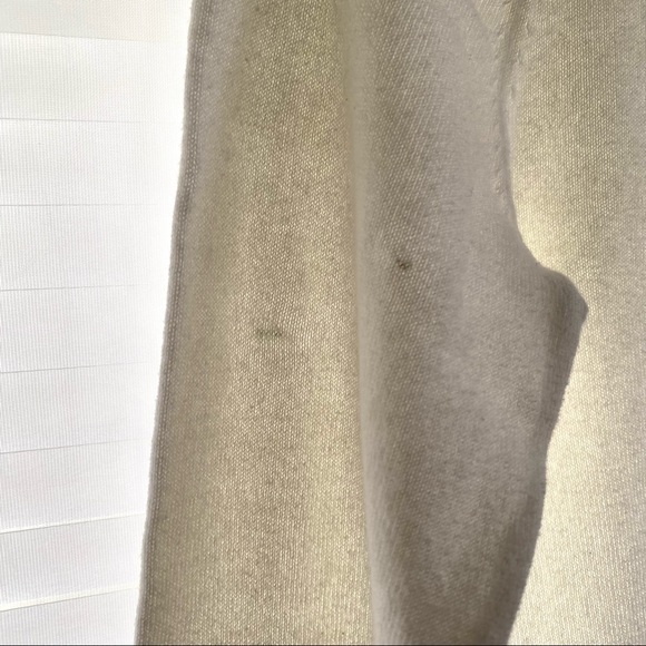 Jennifer Lopez Criss Cross Cut Out Off-White Sweater - Picture 10 of 12